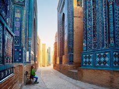 Uzbekistan_Samarkand_Shah_i_Zinda_shutterstock_267326789