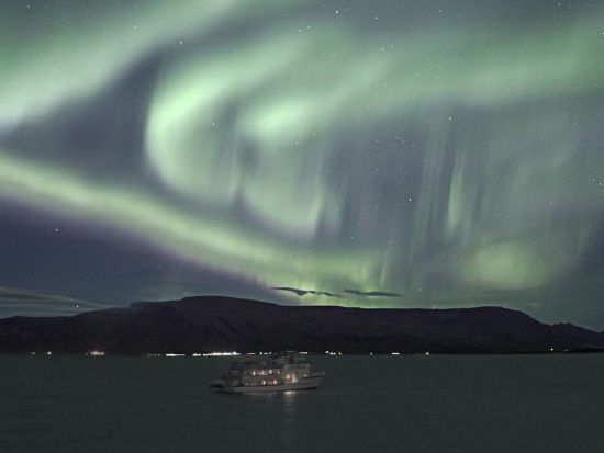 船の上から！オーロラ鑑賞ボートツアー＜9～4月／英語ガイド／レイキャヴィーク発＞