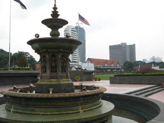 04-Merdeka SQ fountain & RS club 01