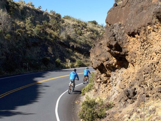 ハレアカラサイクリングツアー　ダウンヒルでの爽快ツーリングが楽しめる！山頂からの日の出鑑賞やハレアカラ国立公園ツアーなど選べるプラン＜午前／英語ガイド＞