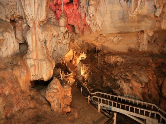 ラオスの秘境＆絶景を巡るバンビエン1泊2日ツアー！ 大自然の名所を2日かけて堪能しつくします ＜宿泊／日本語ガイド／交通費＆宿泊＆食事付／ビエンチャン発＞