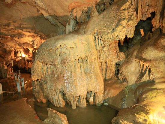 ラオスの秘境＆絶景を巡るバンビエン1泊2日ツアー！ 大自然の名所を2日かけて堪能しつくします ＜宿泊／日本語ガイド／交通費＆宿泊＆食事付／ビエンチャン発＞
