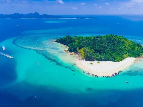 【カオラック発】早朝プレミアム・ピピ島ツアー｜マヤベイ上陸観光＆ピレイラグーン＋ビューポイント登頂＆バンブー島でピクニックランチ＜少人数制／英語ガイド＞