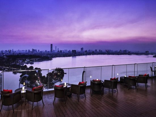 帰国日プラン！ハノイ贅沢ナイトツアー　スパ＋プレスクラブでのディナー＋ルーフトップバー「The Summit」で夜景鑑賞　1杯ドリンク付き＜日本語／空港お送り＞