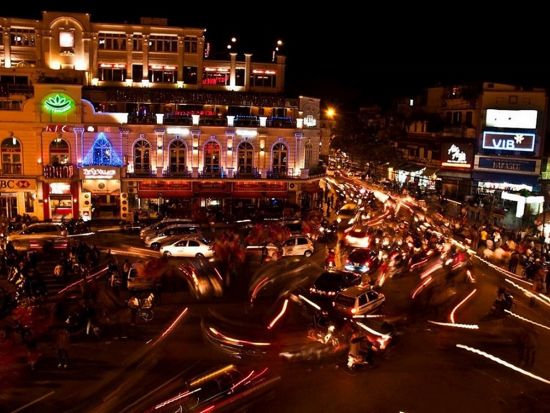 ハノイ贅沢ナイトツアー　シクロに乗ってオペラハウス＋ハノイ大聖堂観光　ルーフトップバー「The Summit」で夜景鑑賞＆乾杯付き！＜往復送迎付／日本語ガイド＞