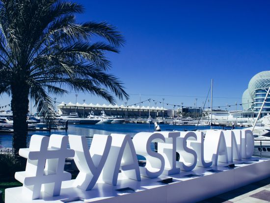 【混載】ドバイ発アブダビヘリテージツアー　必見スポット満喫＋世界に誇る建築美を堪能！グランド・モスク＋カスル・アル・ワタン＋車窓観光＜混載／英語／終日／ドバイ発