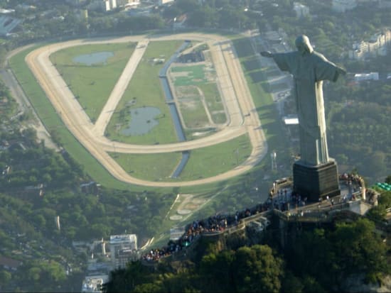 キリスト像を上空より観賞 リオの街ヘリコプターツアー リオ デ ジャネイロ発 リオデジャネイロの観光 オプショナルツアー専門 Veltra ベルトラ