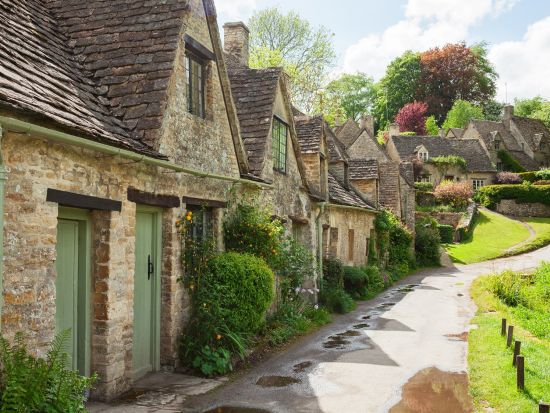 南コッツウォルズ5つの村 1日観光ツアー レイコック＆バイブリー＆カッスルクーム＆テットベリー＜貸切／日本語または英語ドライバー／コッツウォルズ発＞