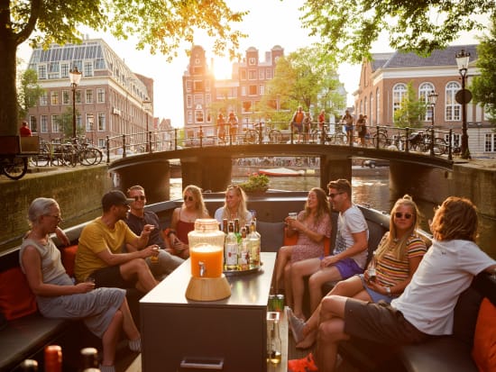 Netherlands_Amsterdam_canal_cruise_people
