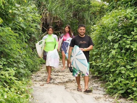 サーフィンレッスン 2時間30分のお手軽コース＜北谷町内送迎可／北谷＞