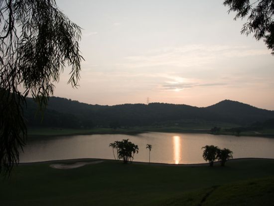 【ハノイ発ゴルフ】チーリンスターゴルフ  送迎付パッケージ＜往復送迎／日本語ガイド＞