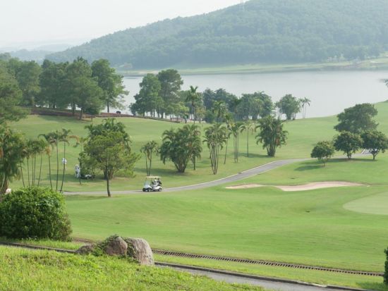 【ハノイ発ゴルフ】チーリンスターゴルフ  送迎付パッケージ＜往復送迎／日本語ガイド＞