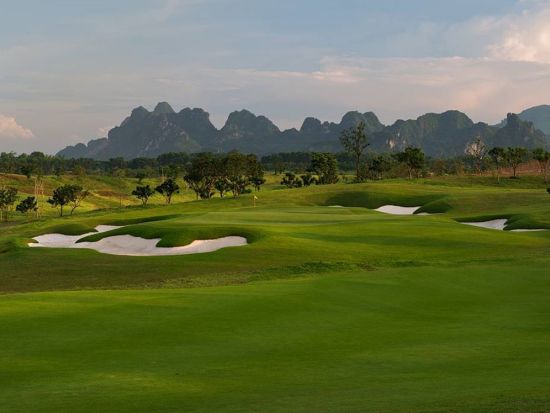 【ハノイ発ゴルフ】スカイレイクリゾート＆ゴルフクラブ 送迎付パッケージ＜往復送迎／日本語ガイド＞