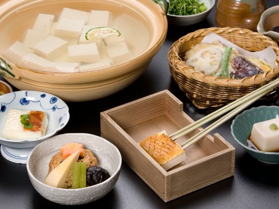 JW 南禅寺順正「門前名物・湯豆腐」