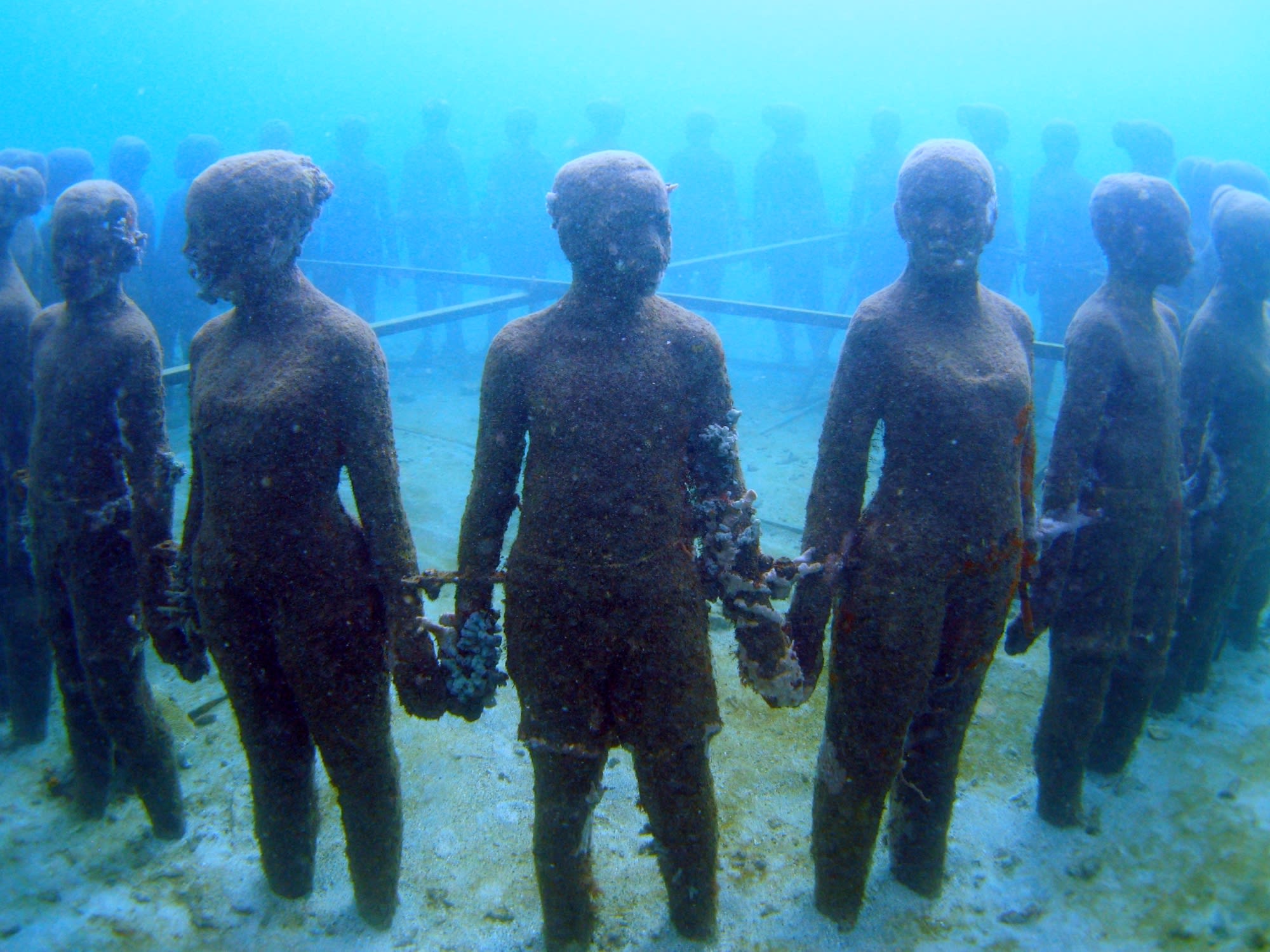 グレナダ海底彫刻公園シュノーケリングツアー カリブ海に沈む魅惑の