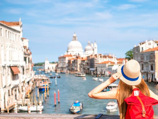 列車で行くヴェネツィア 4つ星ホテル＋1等列車利用 1泊2日観光ツアー ゴンドラ乗船付きプランあり＜日本語ガイド／貸切または混載／ミラノ発＞