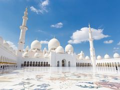 Sheikh_Zayed_Grand_Mosque_shutterstock_552929788