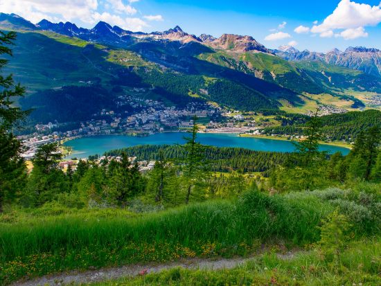 ベルニナ急行で行く！スイス日帰りツアー　鉄道やバスのチケットは全部お任せ！自由気ままに個人列車旅＜ミラノ発＞