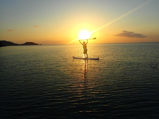 サンセットSUPクルージング　認定ガイドによる安全安心ツアー＜市街地送迎可／写真無料／石垣島＞