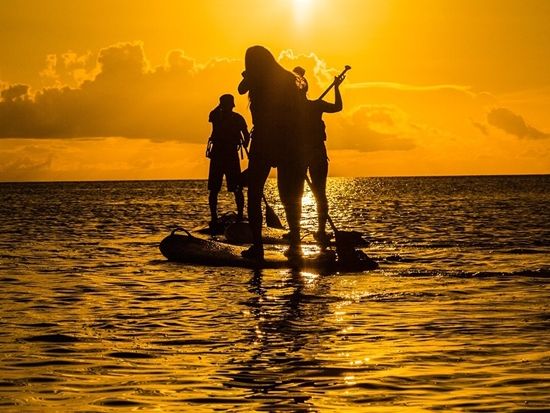 サンセットSUPクルージング　認定ガイドによる安全安心ツアー＜市街地送迎可／写真無料／石垣島＞