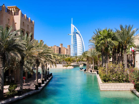 UAE_Dubai_Burj_al_Arab_shutterstock_523362844