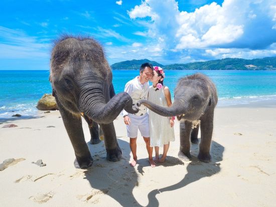 タイの絶景スポットで撮るウェディング＆アニバーサリーフォト　プロカメラマンがお二人の素敵な瞬間を逃すことなくカメラにおさめます＜送迎／簡単なヘアメイク付＞ 