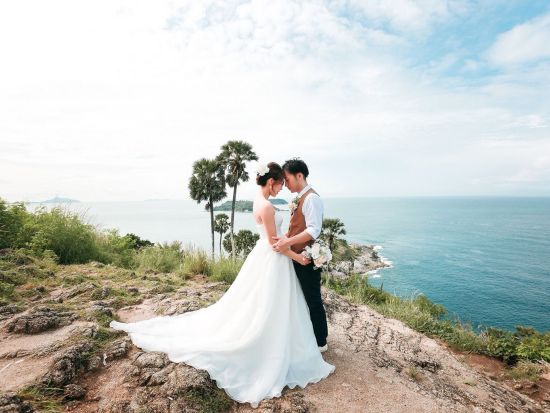 タイの絶景スポットで撮るウェディング＆アニバーサリーフォト　プロカメラマンがお二人の素敵な瞬間を逃すことなくカメラにおさめます＜送迎／簡単なヘアメイク付＞ 