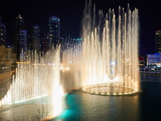 ブルジュ・ハリファ展望台「アット・ザ・トップ」＋ドバイ・ファウンテン「ボードウォーク」入場チケット予約