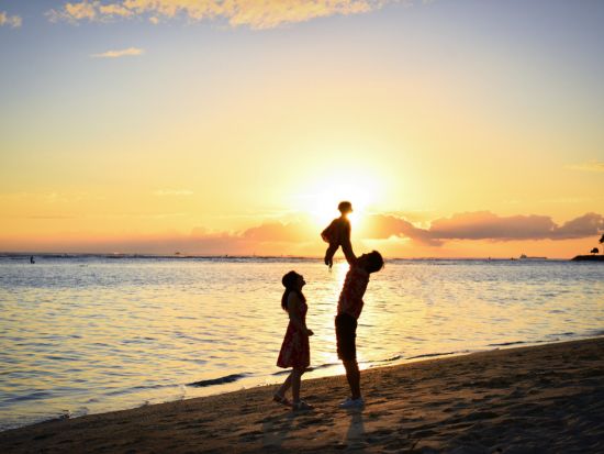 ハワイ　家族写真　ご希望に応じて撮影ロケーションを決定 ！ 出張撮影＜ワイキキ市内／ビーチ・公園・街中など＞