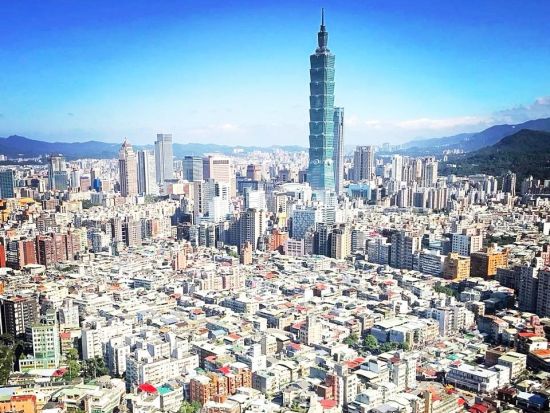 【中型バス貸切チャーター】団体旅行・企業視察・教育旅行におすすめ！ 台北・新北を自由に巡る＜日本語ガイド／最大18名／台北～郊外／空港・基隆港送迎可＞ 