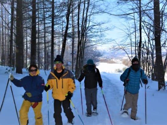 富良野 スノーシュートレッキング 自然のままの新雪の上を楽しく歩こう！選べる午前・午後発 ＜12～3月／富良野市＞byレジャーガイド遊び屋