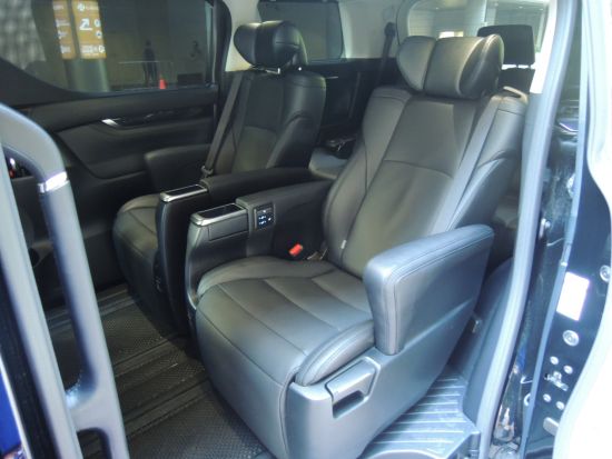 VIP高級車アルファード貸切チャーター観光ツアー　バンコク市内やアユタヤなどの郊外も自由自在にオーダーメイド ＜1～4名／4～9時間／日本語ガイド＞