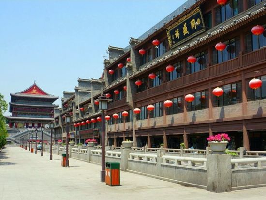 【北京発・2泊3日ツアー】中国の歴史ロマンと絶景を巡る！西安＋九寨溝＋黄龍＜航空券込／専用車＋専属日本語ガイド／食事付＞