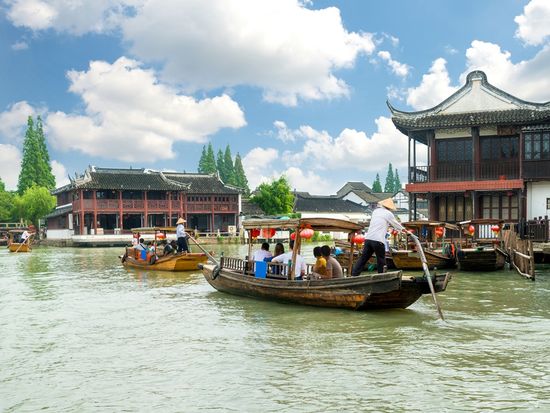 ノスタルジック漂う水郷の街 朱家角半日観光ツアー！小舟の遊覧体験付き＜日本語ガイド／上海発＞by H.I.S.の写真4