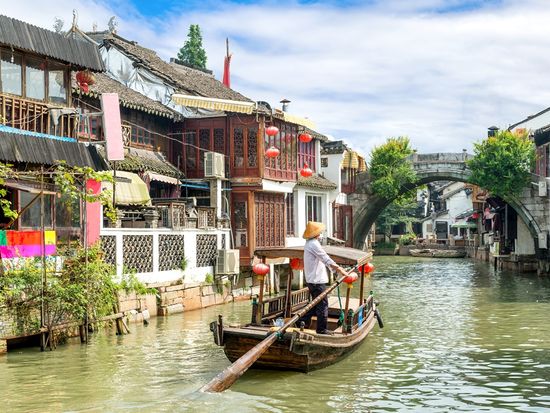 China_Shanghai_Zhujiajiao_Water_Town_shutterstock