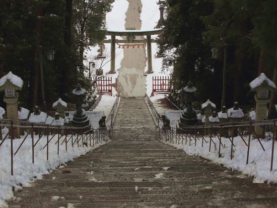 Yamagata_Shiogama-Shrine-Winter_shutterstock
