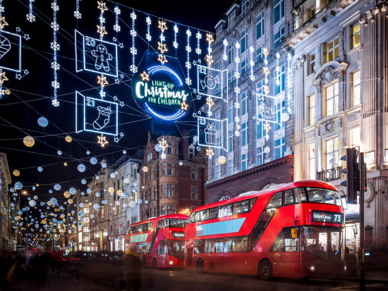 UK_England_Oxford_Christmas_shutterstock_754355299