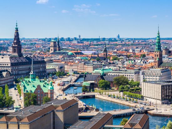 運河ボートツアー＋48時間有効 乗り降り自由バス！ホップオン・ホップオフ 市内観光ツアー＜オーディオガイド／コペンハーゲン発＞
