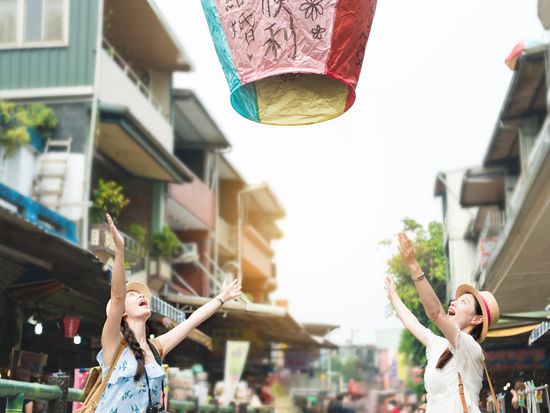 Taiwan_Shifen_Lantern_shutterstock_786072871 2