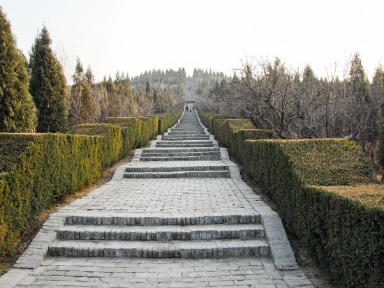 秦の始皇帝ゆかりの地をじっくり観光！兵馬俑＋秦始皇帝陵＋華清池＋窯洞（ヤオトン）＜貸切／懐石料理／日本語ガイド／西安発＞