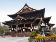 Japan_Nagano_Zenkoji_Temple_shutterstock_323268782