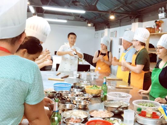 上海 料理教室ツアー！焼き小籠包・小籠包・エッグタルト・ちまきなどから選べるプラン＜日本語ガイド／試食付／上海発＞