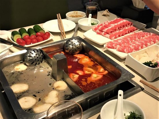 【北京雑技＆選べる人気レストランの夕食(北京ダック／火鍋／飲茶)】＜専用車＋日本語ドライバー＞