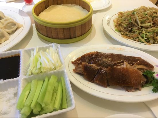 【北京雑技＆選べる人気レストランの夕食(北京ダック／火鍋／飲茶)】＜専用車＋日本語ドライバー＞