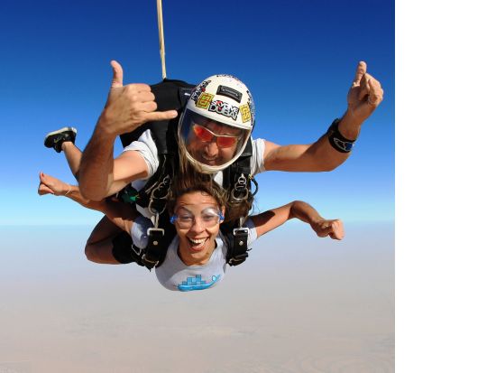 ドバイ 砂漠の上のスカイダイビング 高度4000mからダイブ☆写真＆ビデオ撮影サービス付き！＜10～6月／往復送迎付プランあり＞