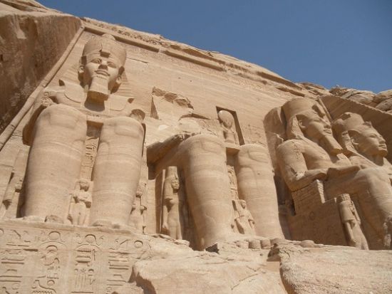 世界遺産アブシンベル神殿日帰りツアー　神殿専属の英語ガイドがご案内＜英語／送迎付／アスワン発＞