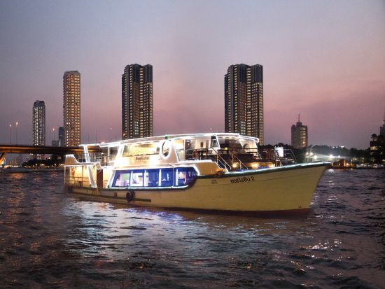 ホライゾン号ディナークルーズ 5つ星ホテル「シャングリラ」運営クルーズ＜現地集合／ビュッフェ＞