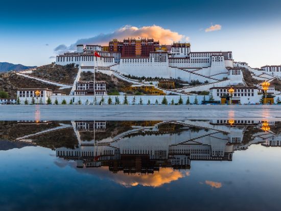 憧れの青蔵鉄道で行くチベット満喫5日間ツアー　ナムツォ湖訪問付き＜専用車＋日本語ガイド／西寧発＆ラサ着＞