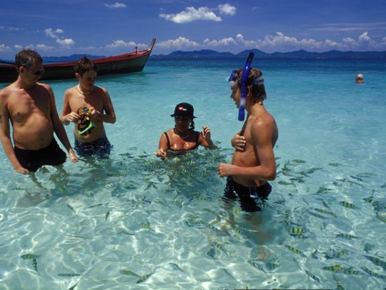 【貸切】プライベートチャーター船で行く！カイ島3島巡り　＜半日／日本語ガイド付＞