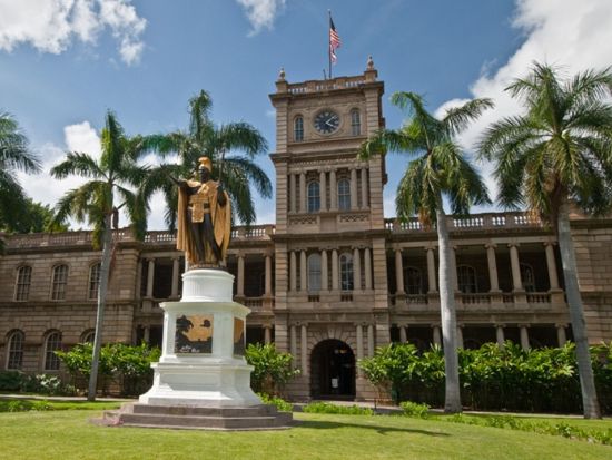 オアフ島1日観光　ノースショア（ハレイワ）観光とワイケレアウトレット　ジョバンニのガーリックシュリンプ付きB級グルメツアー